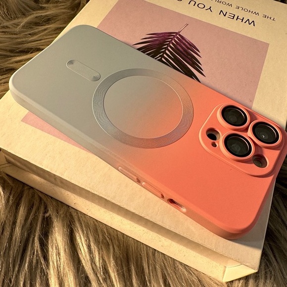 Accessories - Pink Ombré Magsafe Wireless Charge Gradient Pattern Phone Case
